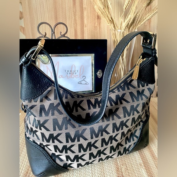 SOLD OUT - Picture 3 of 8